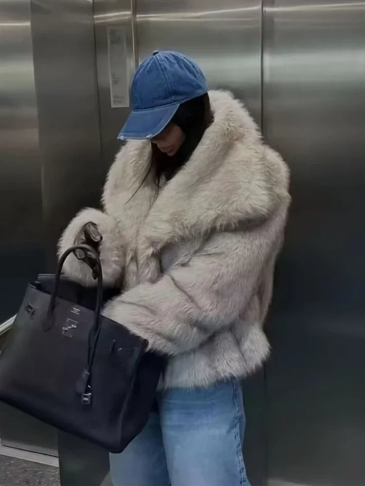 2024 Woman Autumn Winter Faux Fur Coat Plush Fluffy Women'S Jacket New in Outerwears White Red Gray Black Wool Blends Coats