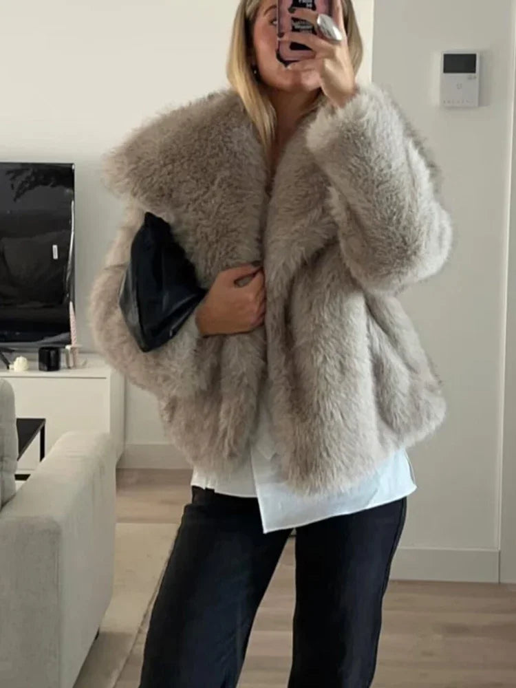 2024 Woman Autumn Winter Faux Fur Coat Plush Fluffy Women'S Jacket New in Outerwears White Red Gray Black Wool Blends Coats