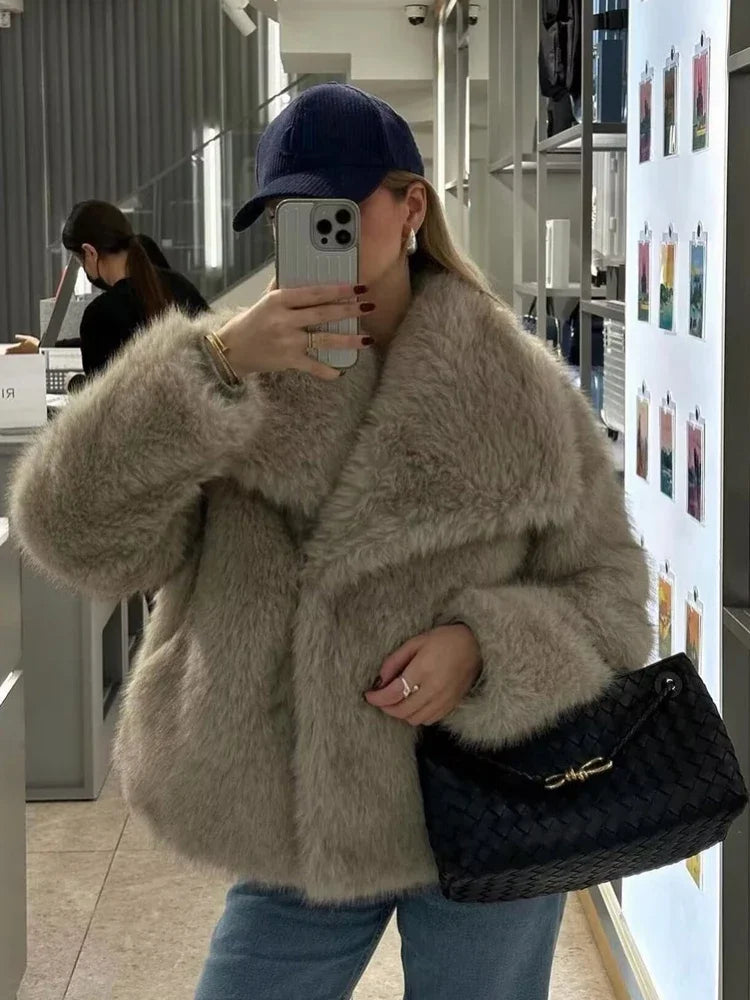 2024 Woman Autumn Winter Faux Fur Coat Plush Fluffy Women'S Jacket New in Outerwears White Red Gray Black Wool Blends Coats